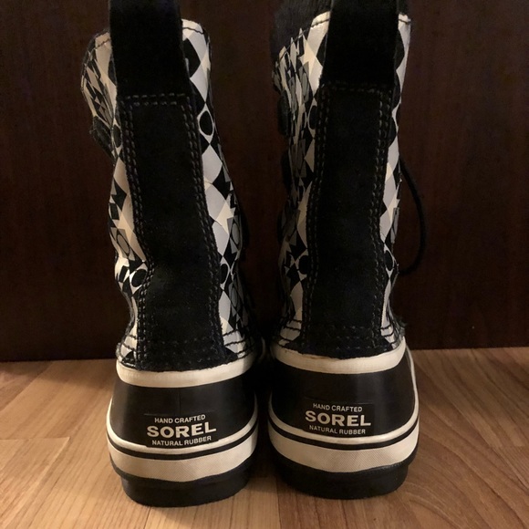 Sorel waterproof boots - Picture 2 of 8